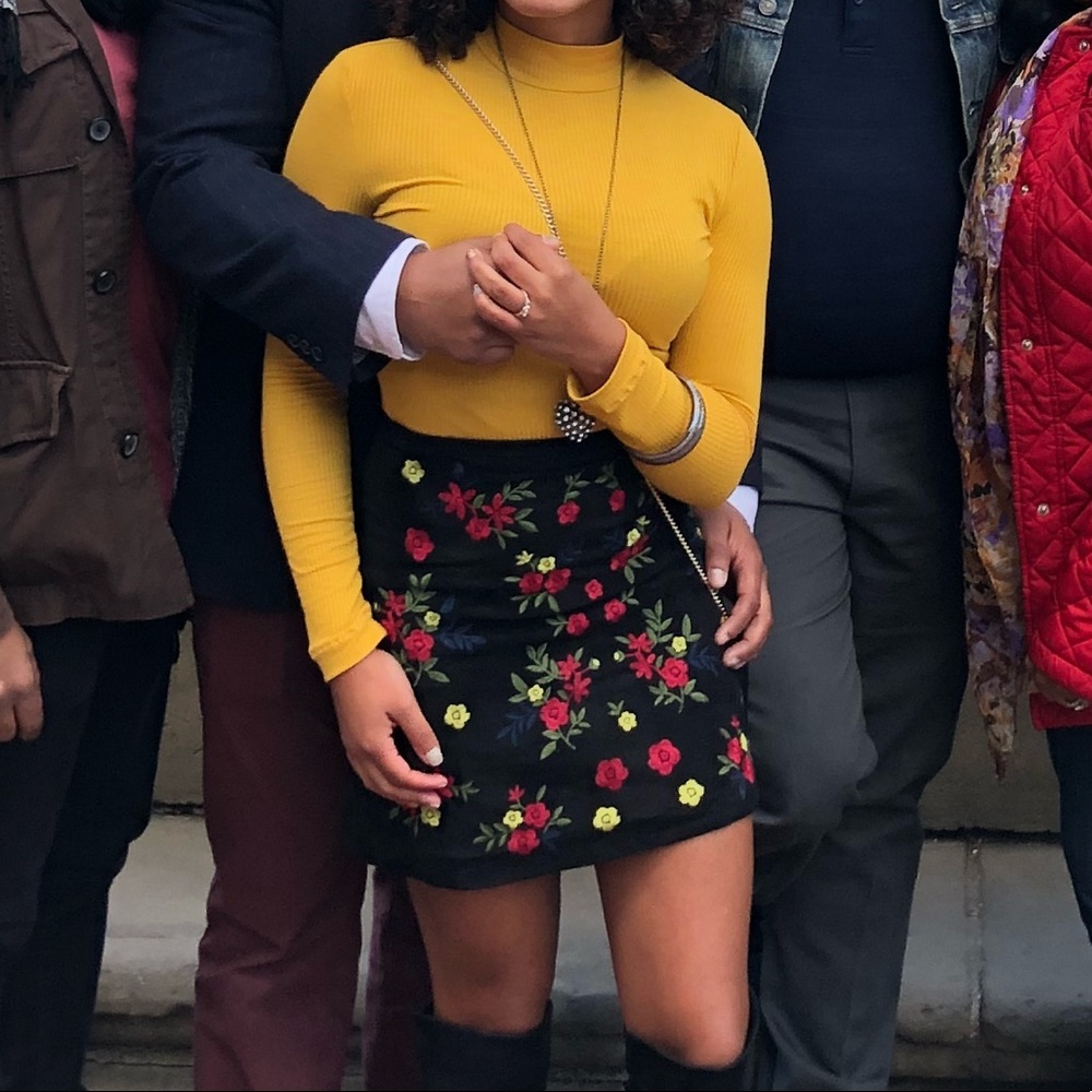 Black embroidery skirt